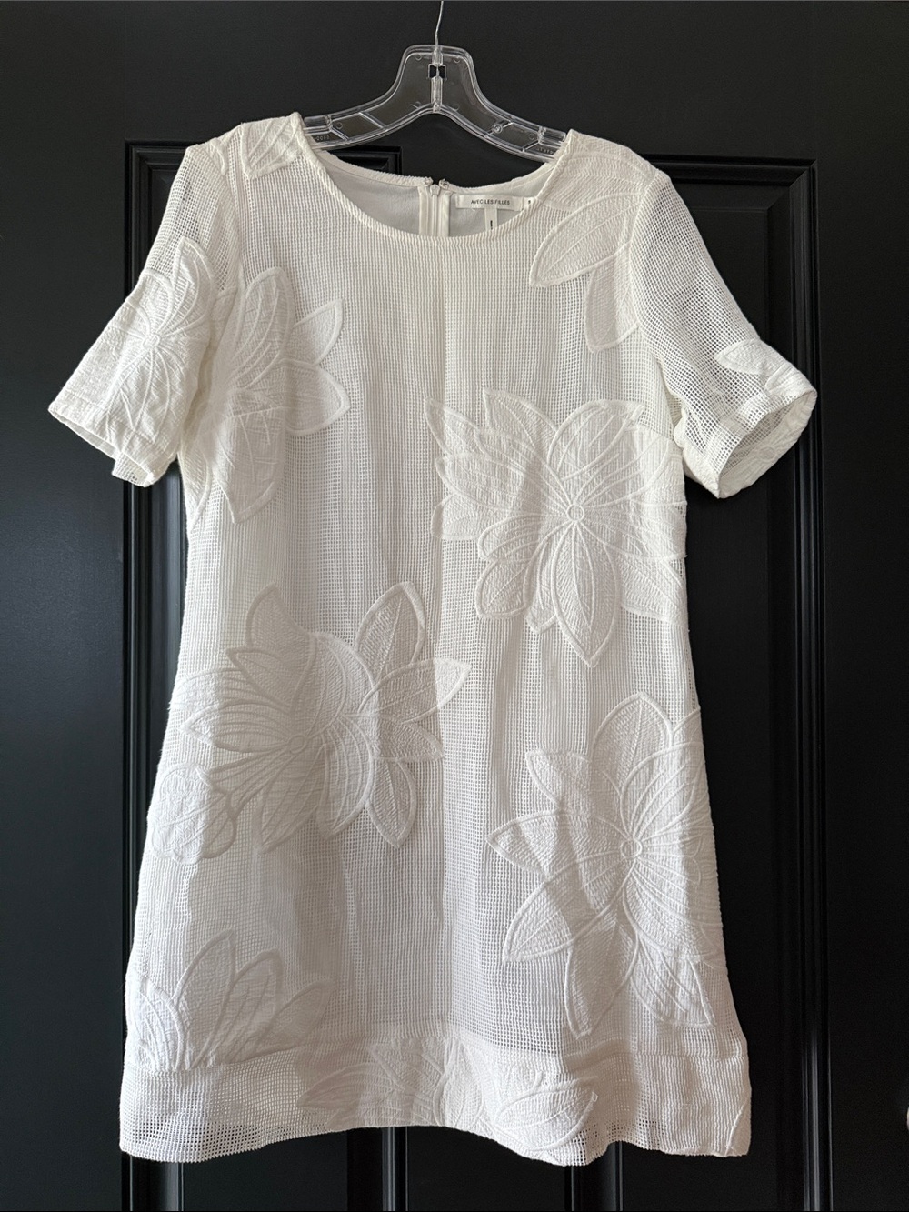 Avec Les Filles White Floral Appliqué Shift Mini Dress Size Small - Picture 2 of 12